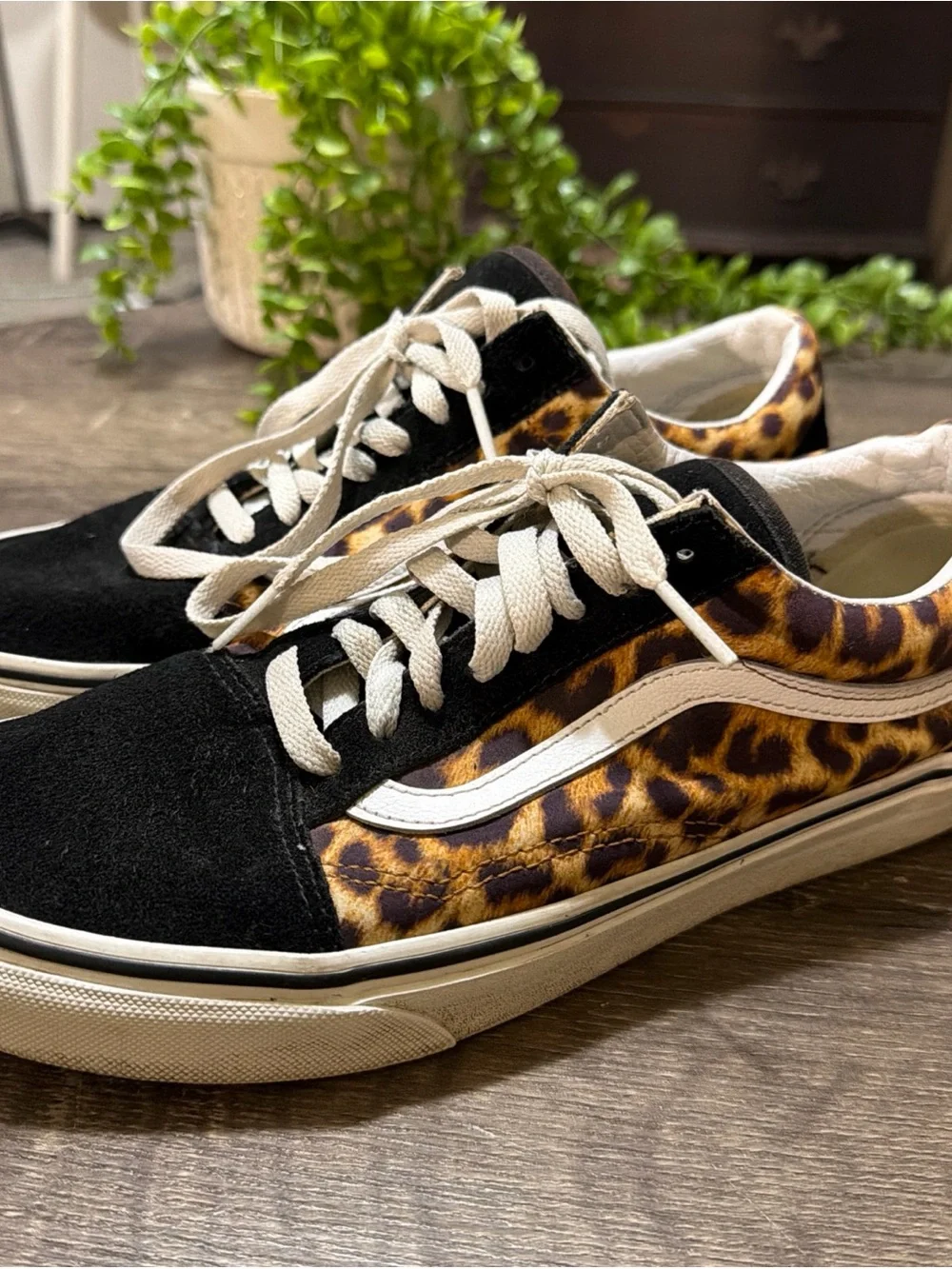 VANS Old Skool Low Top Leopard/Cheetah Lace Up Suede Slip on Shoes size 10